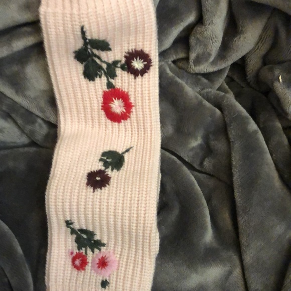 Fingerless mitts  pale pink with floral embroidery. Kate Spade - Picture 3 of 4
